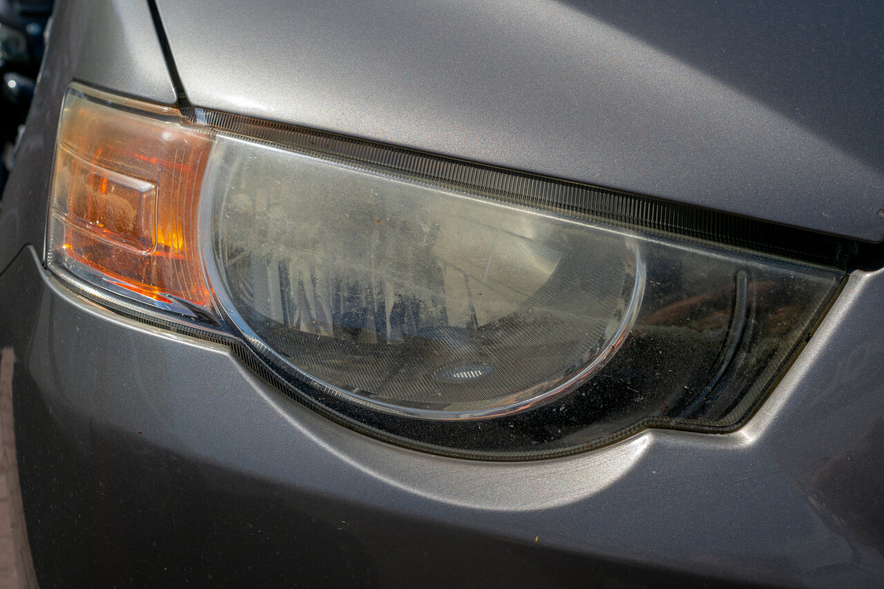 Mitsubishi Colt – Polerowanie reflektorów – zdjęcie 1 z 2