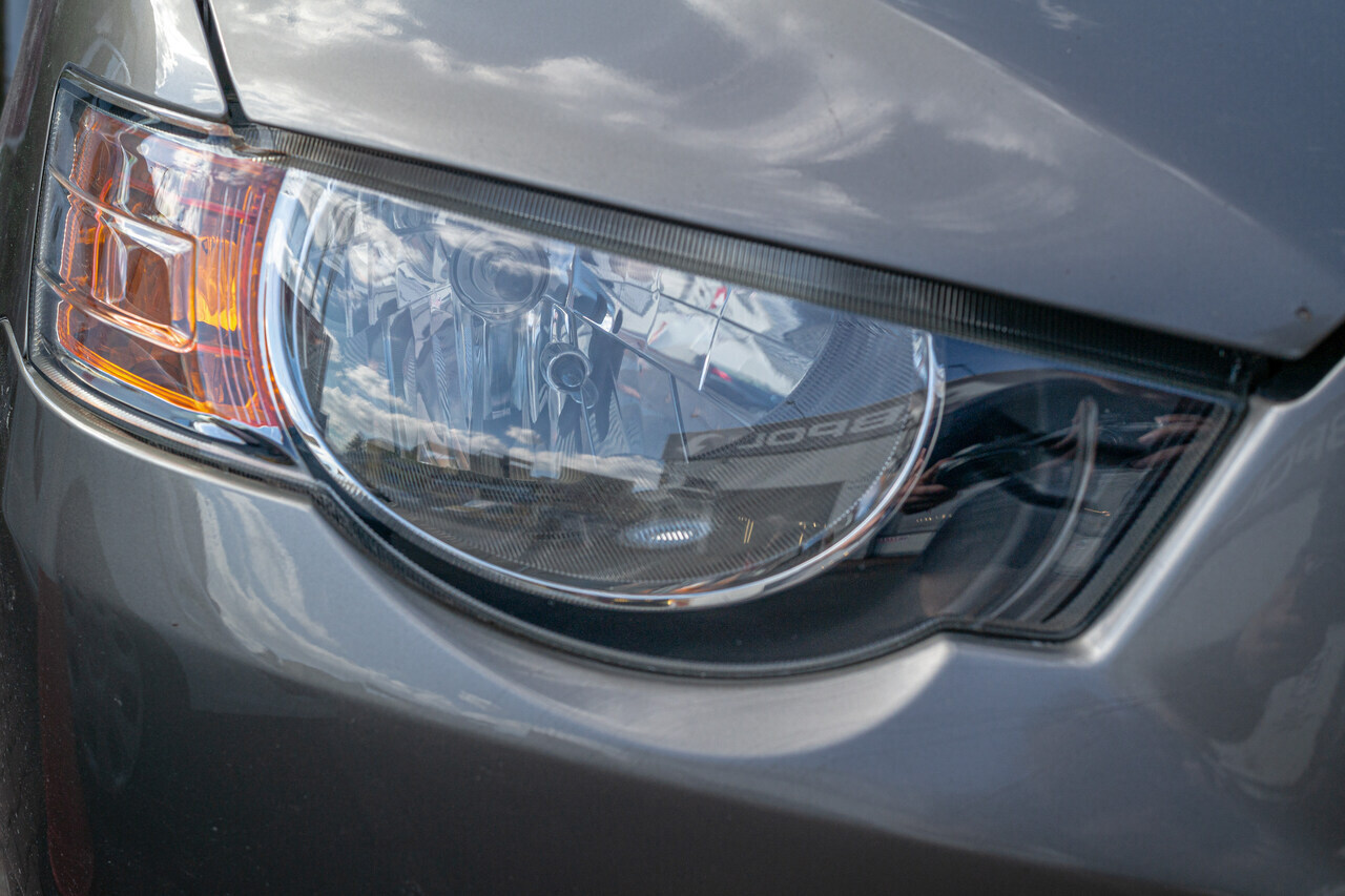 Mitsubishi Colt po polerowaniu reflektorów w Stacji Detailingu w Warszawie