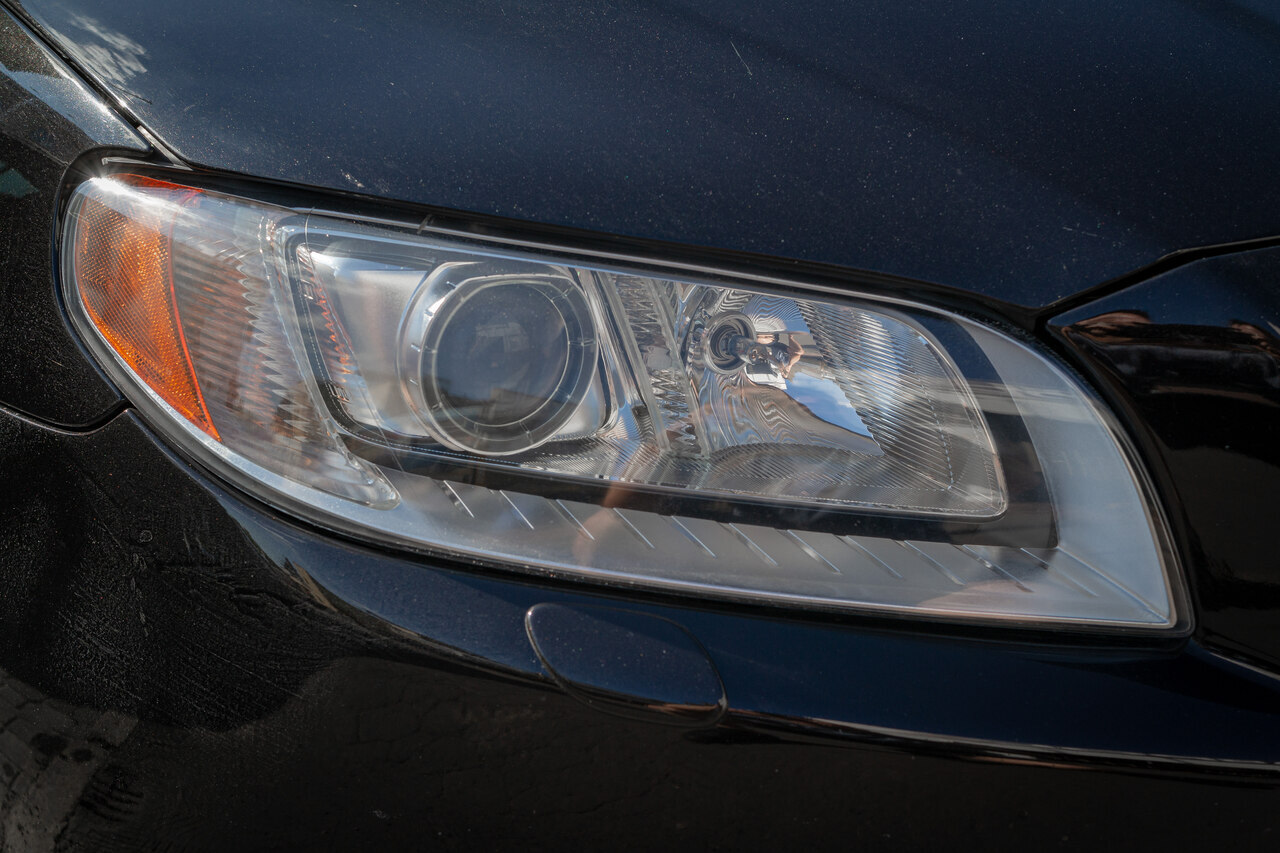 Volvo S80 po renowacji i polerowaniu reflektorów w Warszawie