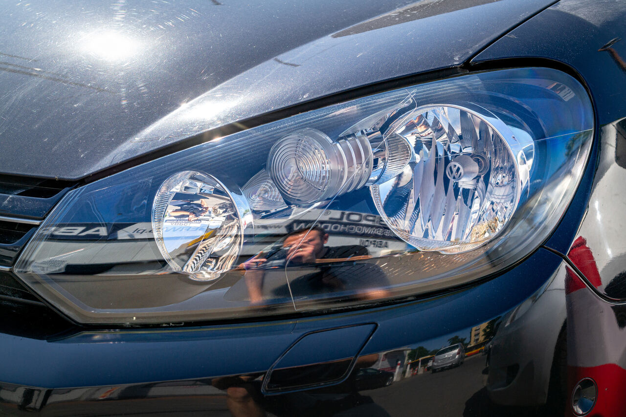Volkswagen Golf po polerowaniu i renowacji reflektorów w Stacji Detailingu